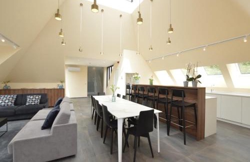 Eekhout Villa | Lovely holiday home 'Walleken' with a pond