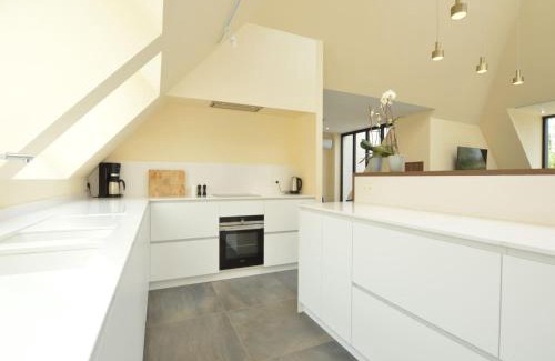 Eekhout Villa | Lovely holiday home 'Walleken' with a pond
