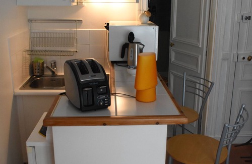 Montmartre Apartment | Lovely Holiday Studio in Montmartre