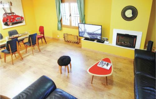 Sant Cebria de Vallalta House | Lovely Home In St, Cebrià De Vallalta
