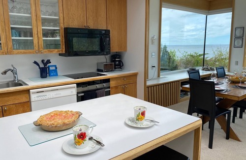 Lutsen House | Lovely Home-180 Views on Lake Superior-3 miles to Ski Hill-on Bike Path-no kids