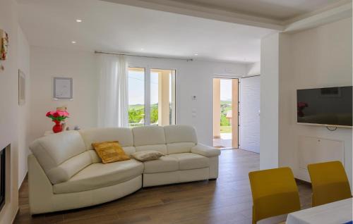 Appignano del Tronto House | Lovely Home In Appignano Del Tronto