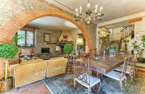 Arezzo House | Lovely home in Arezzo AR