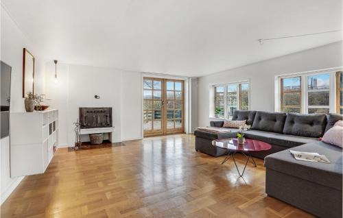 Hvidbjerg Strand House | Lovely Home In Børkop With Kitchen