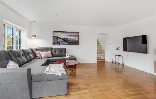 Hvidbjerg Strand House | Lovely Home In Børkop With Kitchen