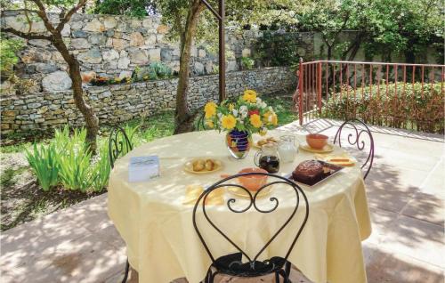 Cazevieille House | Lovely Home In Cazevieille With Kitchen