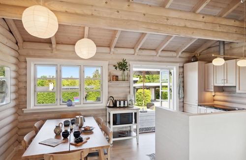 Gilleleje House | Lovely home in Dronningmølle with WiFi