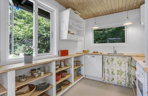 Hoeve Strand House | Lovely home in Fårevejle with kitchen