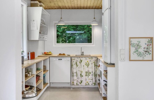 Hoeve Strand House | Lovely home in Fårevejle with kitchen