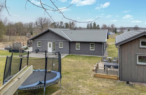 Orebro County House | Lovely home in Glanshammar with kitchen