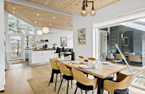 Haslevgarde House | Lovely home in Hadsund with kitchen