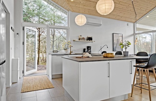 Haslevgarde House | Lovely home in Hadsund with kitchen