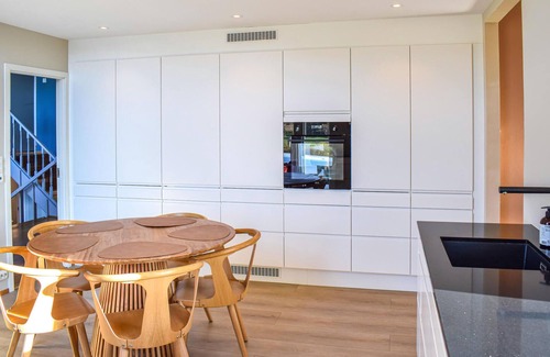 Karmoy House | Lovely home in Håvik with WiFi