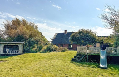 Karby House | Lovely home in Karby with WiFi