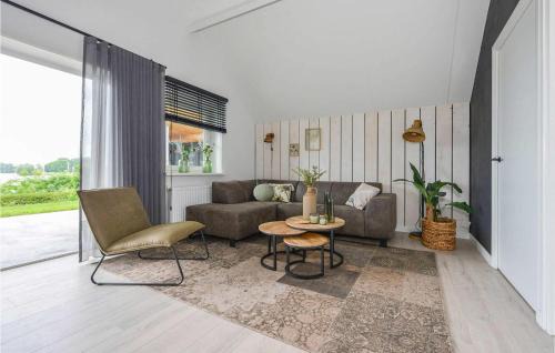 Kerkdriel House | Lovely Home In Kerkdriel With Lake View