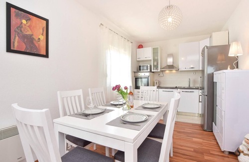 Neoric House | Lovely home in Neoric