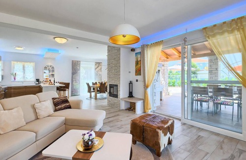 Buzinija House | Lovely home in Novigrad