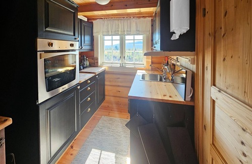 Vestre Slidre House | Lovely home in Røn with house a mountain view