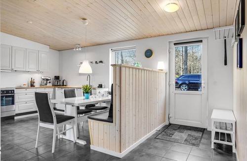 Ronde House | Lovely home in Rønde with WiFi