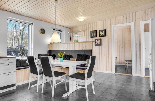 Ronde House | Lovely home in Rønde with WiFi