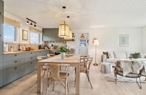 Ronde House | Lovely home in Rønde with kitchen