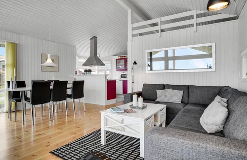 Grønninghoved Strand House | Lovely home in Sjølund with sauna