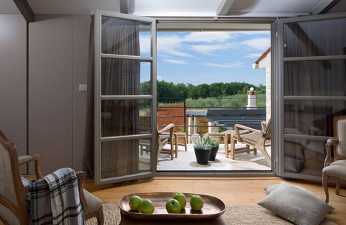 Visnjan House | Lovely home in Srebrnici with WiFi