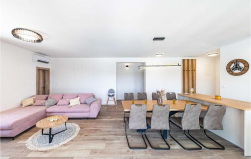 Plano House | Lovely Home In Trogir With Kitchen