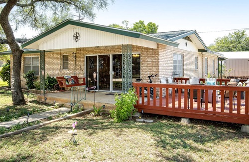 Buchanan Dam House | Lovely home near the lake with full kitchen, central AC, & washer/dryer