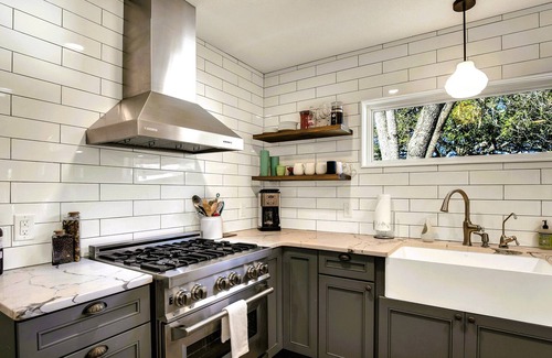 Albert House | Lovely Home - Next to Famous Albert Dance Hall!