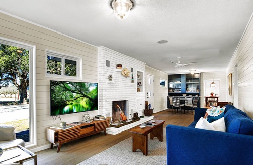 Albert House | Lovely Home - Next to Famous Albert Dance Hall!