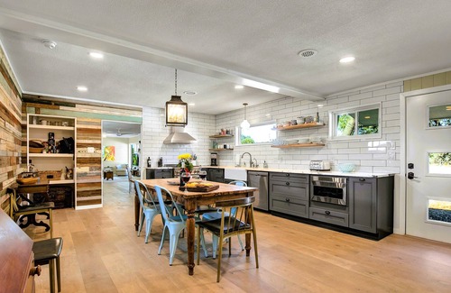 Albert House | Lovely Home - Next to Famous Albert Dance Hall!