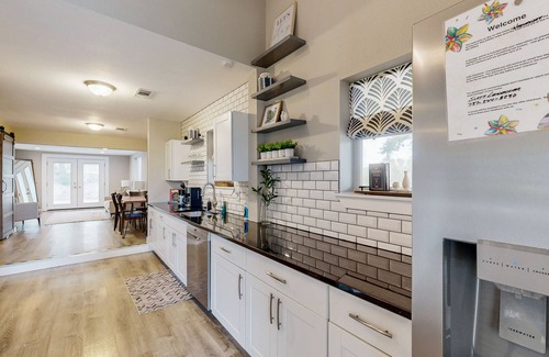 Dripping Springs House | Lovely home on 2+ acres with views, firepit & outdoor kitchen - wedding perfect