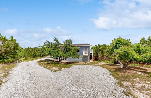 Dripping Springs House | Lovely home on 2+ acres with views, firepit & outdoor kitchen - wedding perfect