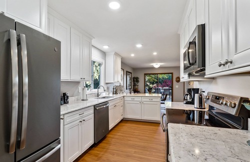 Ponder Point House | Lovely Home w/Private Dry Sauna, Fireplace, Free WiFi - Close to Skiing