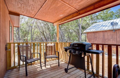 Blanco Cabin | Lovely home with a deck, firepit, washer/dryer & AC - dog-friendly