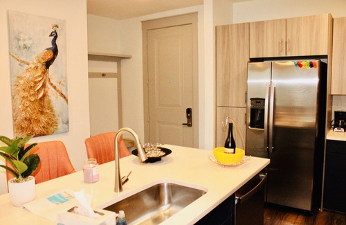 Dallas-Fort Worth Metroplex DFW Apartment | Lovely Homes +Balcony View +Pool+ GYM & Free Parking