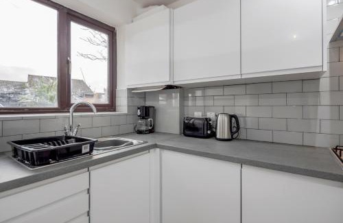 Redbridge House | Lovely House in Dagenham/Barking with free parking, WiFi & Garden