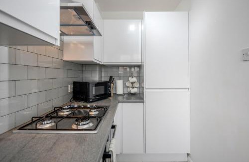 Redbridge House | Lovely House in Dagenham/Barking with free parking, WiFi & Garden