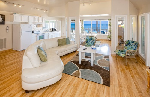 Sandbridge House | Lovely house near Sandbridge Beach - decks with stunning ocean views & hot tub