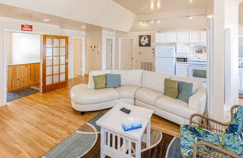 Sandbridge House | Lovely house near Sandbridge Beach - decks with stunning ocean views & hot tub