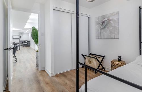 Markham Apartment | Lovely House near Lake Ontario