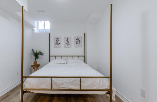 Markham House | Lovely House near Lake Ontario
