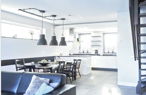Stavoren House | Lovely house on the water with 5 bed/bathrooms, Lovely house on the water with 5 bed/bathrooms