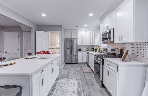 Plainfield House | Lovely House (Sleeps 16)