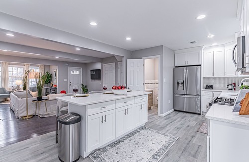 Plainfield House | Lovely House (Sleeps 16)