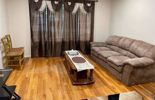 Warren House | Lovely Huge1 story home 5 beds up 10 people