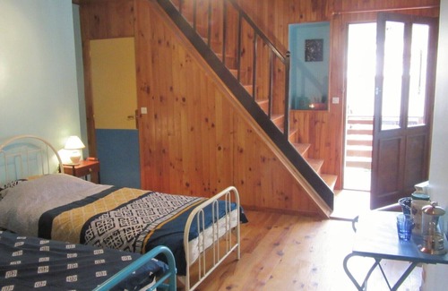 Merigon Bed & Breakfast | Lovely independent room in an artist's house