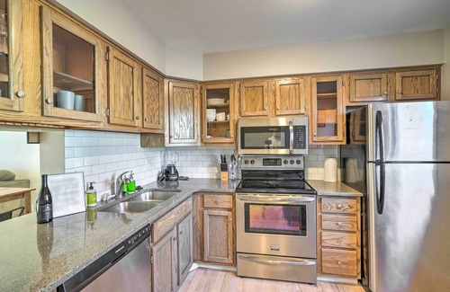 Iowa City House | Lovely Iowa City Townhome ~ 3 Mi to Dtwn!