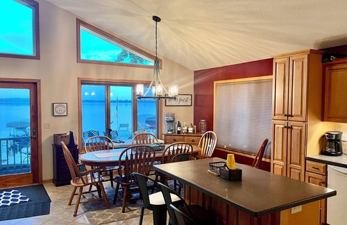 Willmar House | Lovely Lake Home on Eagle Lake